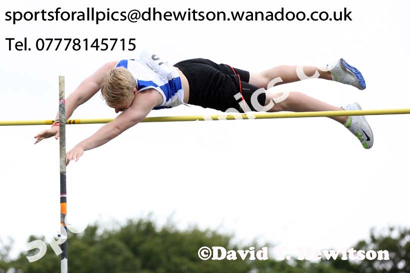 Mens pole vault Northern Inter-Counties under-17s and 15s at Witton Park, Blackburn. Photo: David T. Hewitson/Sports for All Pics